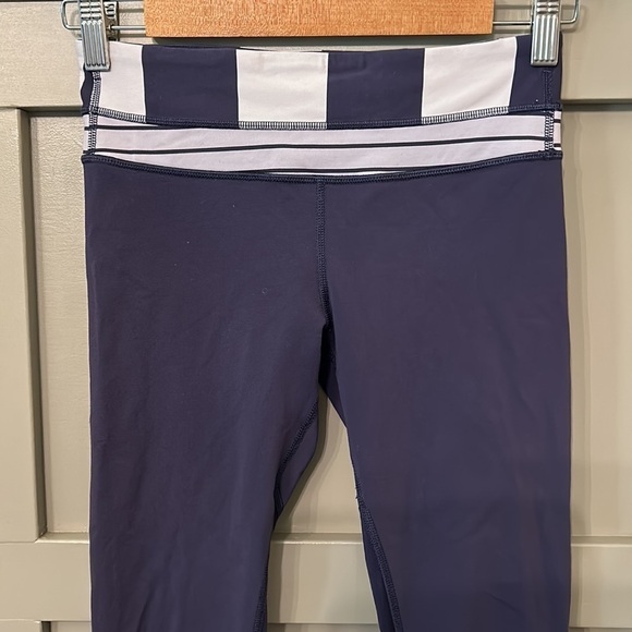 LULULEMON Run: Inspire Crop II Deep Indigo / Wide Bold Stripe Leggings Size 4 - Picture 10 of 15